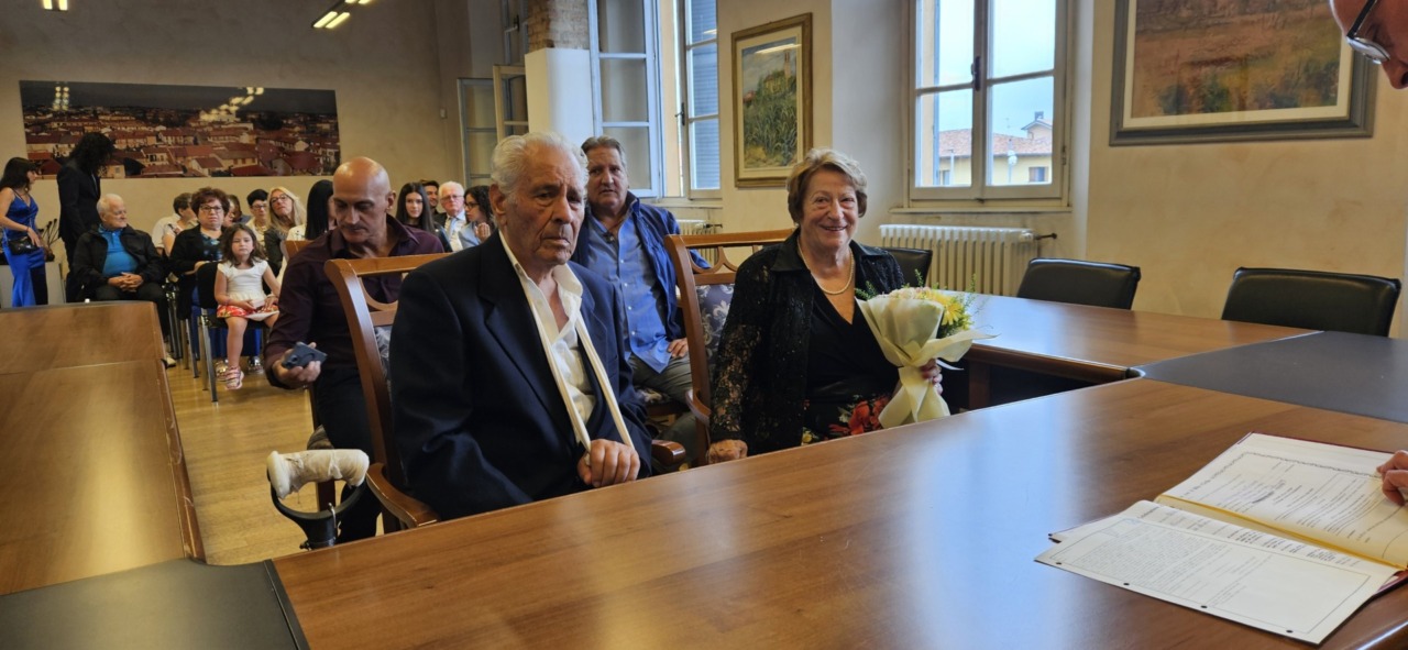 Quando l’amore non ha età: Anna e Nino sposini dopo una storia d’amore lunga trent’anni