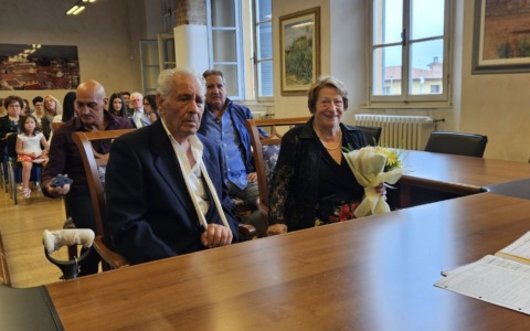 Quando l’amore non ha età: Anna e Nino sposini dopo una storia d’amore lunga trent’anni