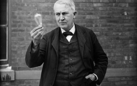 Oggi è martedì 28 ottobre 2025: fatti storici, compleanni famosi, frasi e immagini per dire buongiorno