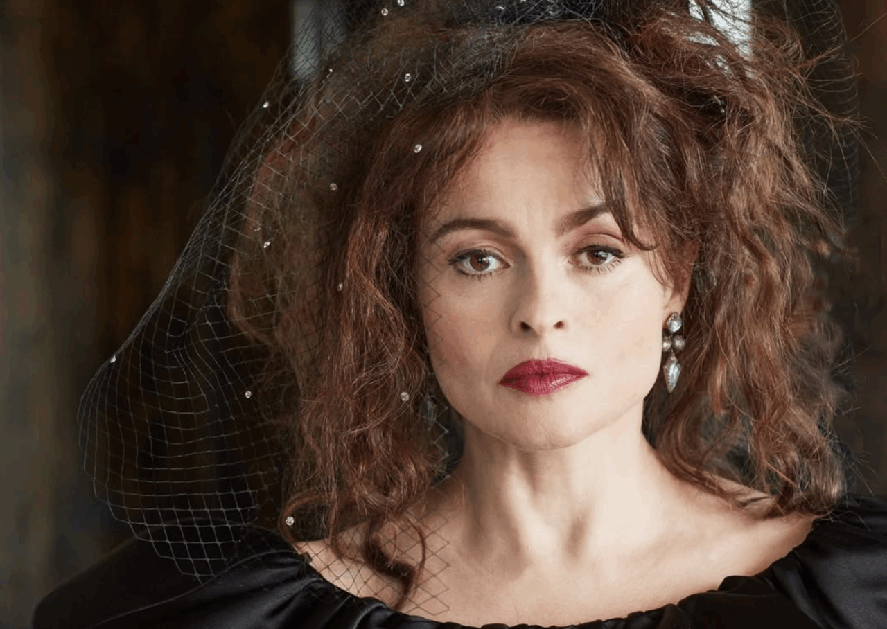 La storia di come la nonna dell'attrice Helena Bonham Carter finì nel "Libro Nero" di Adolf Hitler