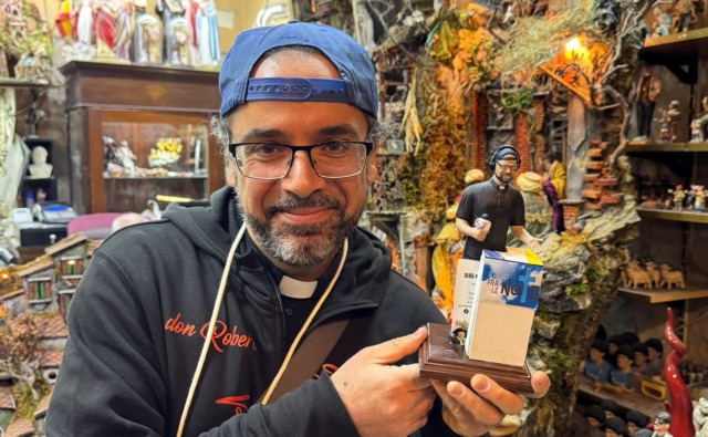 A scuola nell’ora di religione si gioca al FantaSanto: l’originale idea di don Roberto Fiscer