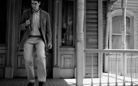 Si traveste da anziana per rinnovare il documento della mamma defunta da 3 anni (per continuare a incassare la pensione)