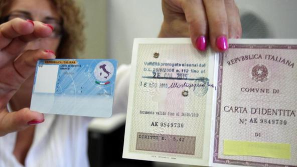 Il Comune che richiama 7.000 cittadini: “La sua carta d’identità non vale più”