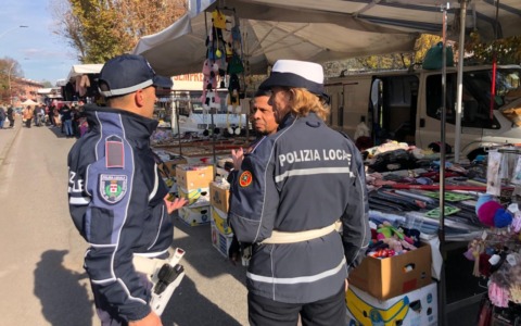 Pensionata perde 300 euro al mercato, li ritrova la Polizia (e glieli restituisce)