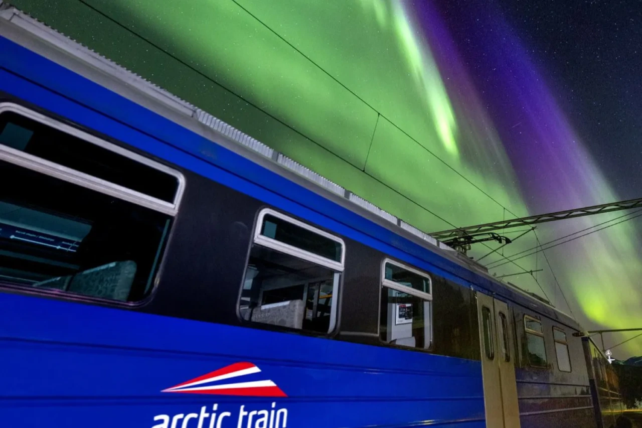 In Norvegia si sono inventati un treno apposta per vedere l’aurora boreale