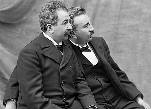 Oggi è domenica 28 dicembre 2025: fatti storici, compleanni famosi, frasi e immagini per dire buongiorno