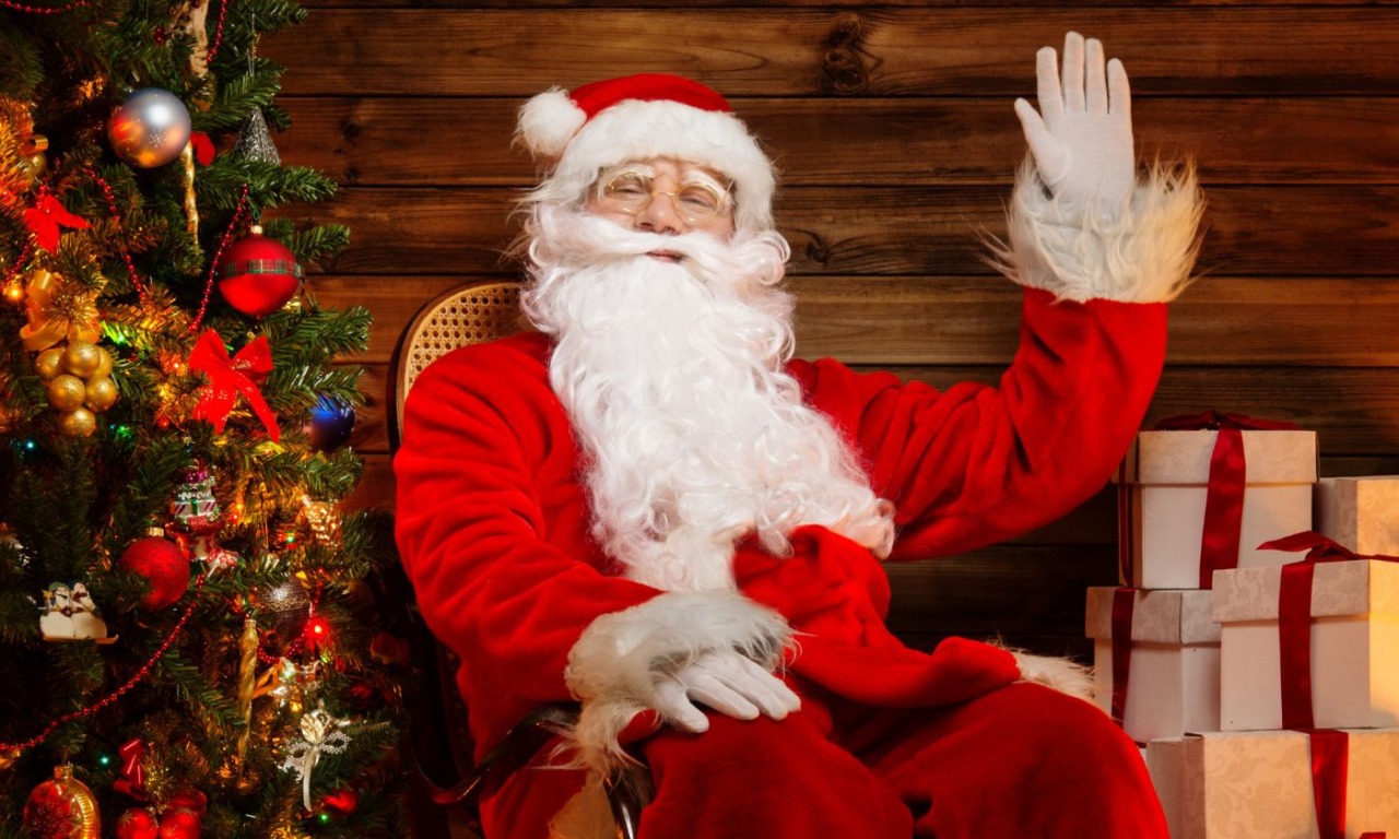 Babbo Natale oggi convive con i carri armati: il suo villaggio è diventato un avamposto