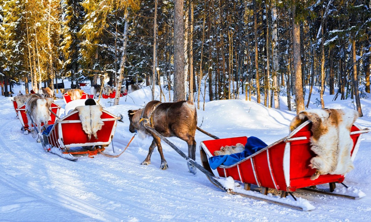 Babbo Natale oggi convive con i carri armati: il suo villaggio è diventato un avamposto