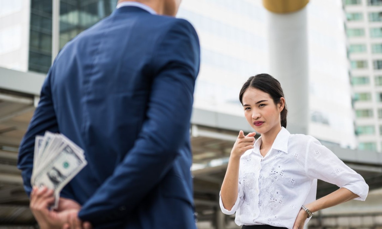 In Giappone i mariti consegnano lo stipendio alla moglie e ricevono solo una paghetta mensile