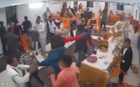 Manca il dolce: il matrimonio finisce in una maxi rissa… e viene annullato