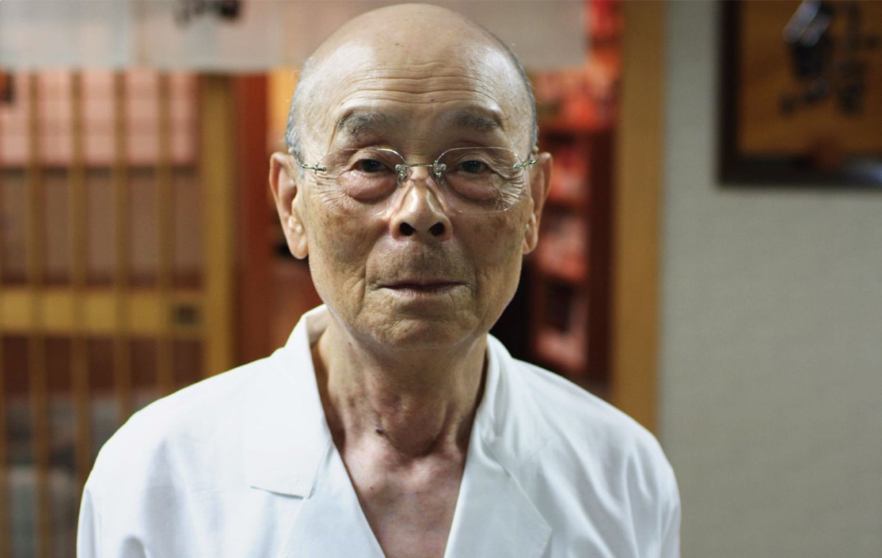 A 100 anni Jiro Ono è ancora nel suo iconico ristorante: la leggenda del sushi che non smette più di lavorare