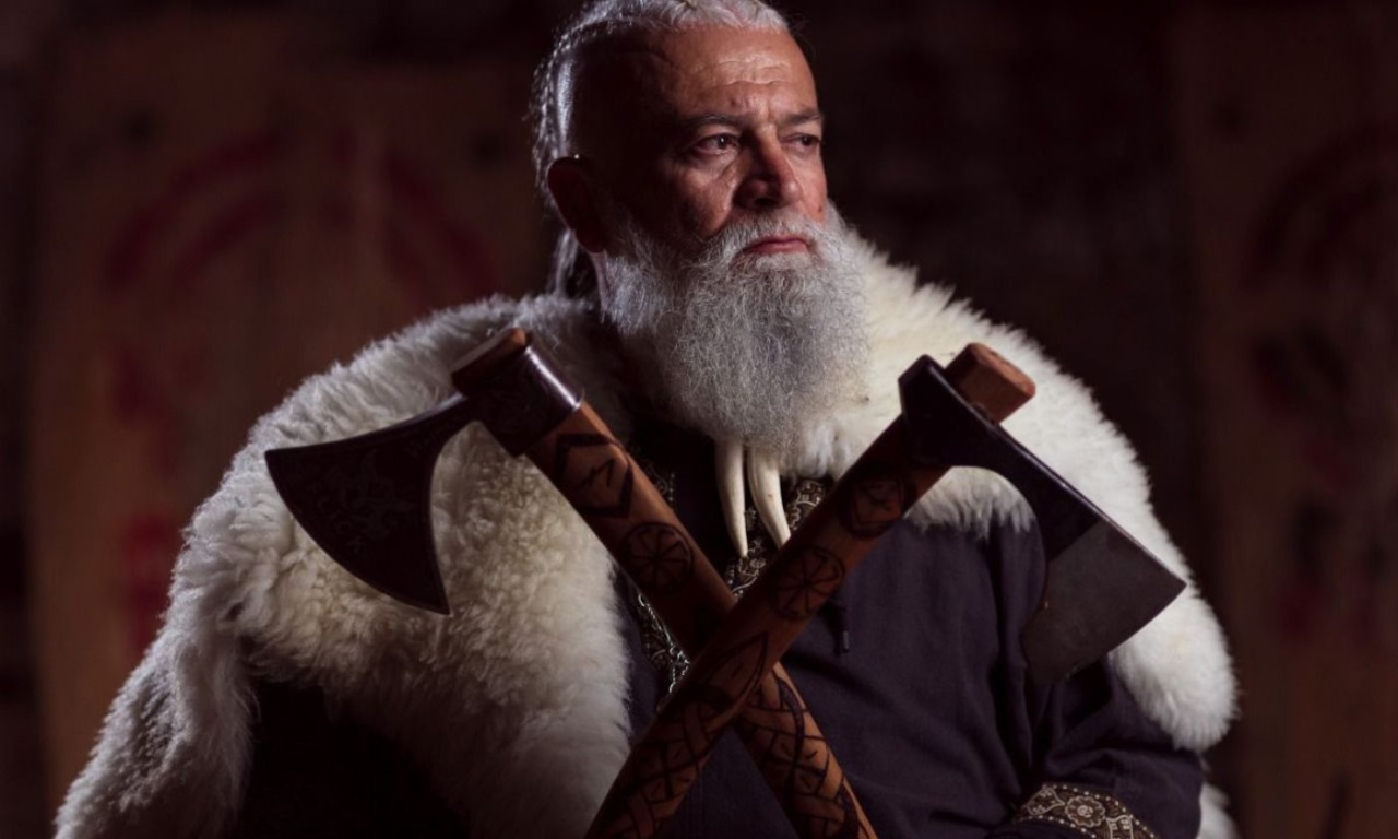 Ossessionato da una serie tv, lascia la vecchia vita e diventa un vero vichingo