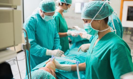 L’uomo che ogni volta che si sveglia dall’anestesia parla fluentemente lo spagnolo (che non conosce)