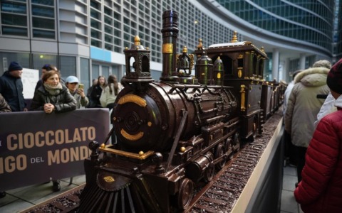 Il treno di cioccolato che ha fatto il giro del mondo: a Milano il record più dolce di sempre