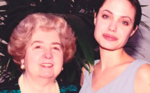 La misteriosa signora che aveva centinaia di foto con le più grandi star di Hollywood degli anni Novanta