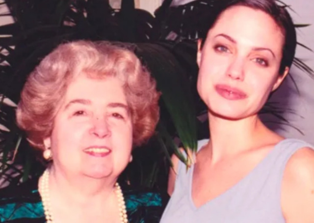 La misteriosa signora che aveva centinaia di foto con le più grandi star di Hollywood degli anni Novanta