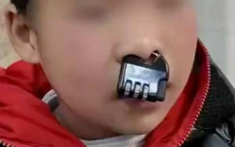 Bambino si incastra un lucchetto nel naso: devono intervenire i Vigili del fuoco