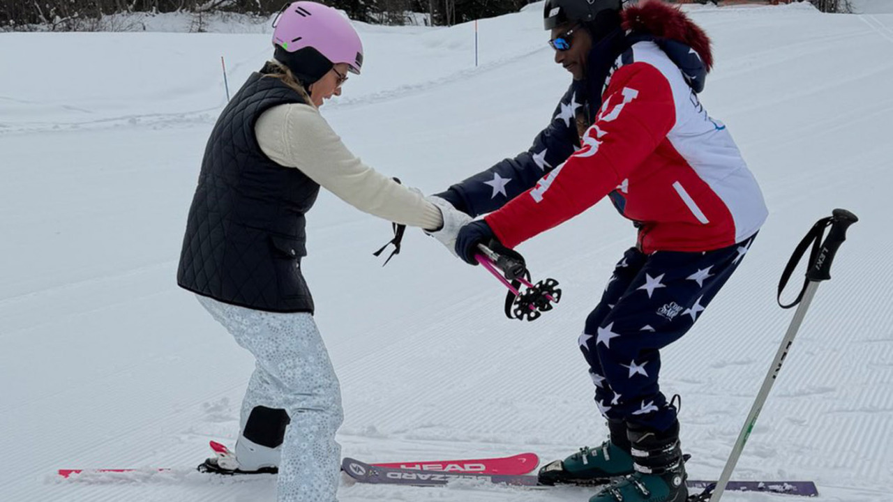 Snoop dogg e la sua prima lezione di sci a 54 anni a Cortina