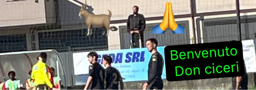 Allenatore squalificato si traveste da prete per seguire la squadra (ma fa un casino lo stesso)