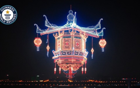 La Cina continua a polverizzare record negli spettacoli di droni