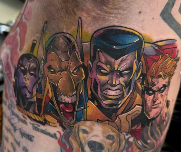 Un fan della Marvel si fa tatuare sul corpo 63 personaggi dei fumetti