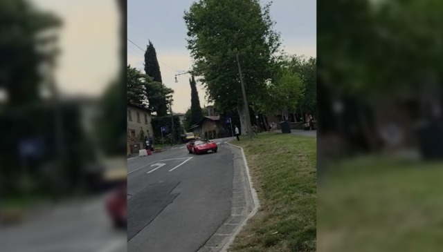 Ferrari fuori controllo sfiora il pubblico: tragedia evitata per pochi metri
