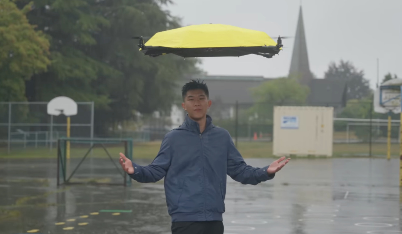 L’ombrello volante che segue le persone, nasce in Canada un incredibile drone anti-pioggia